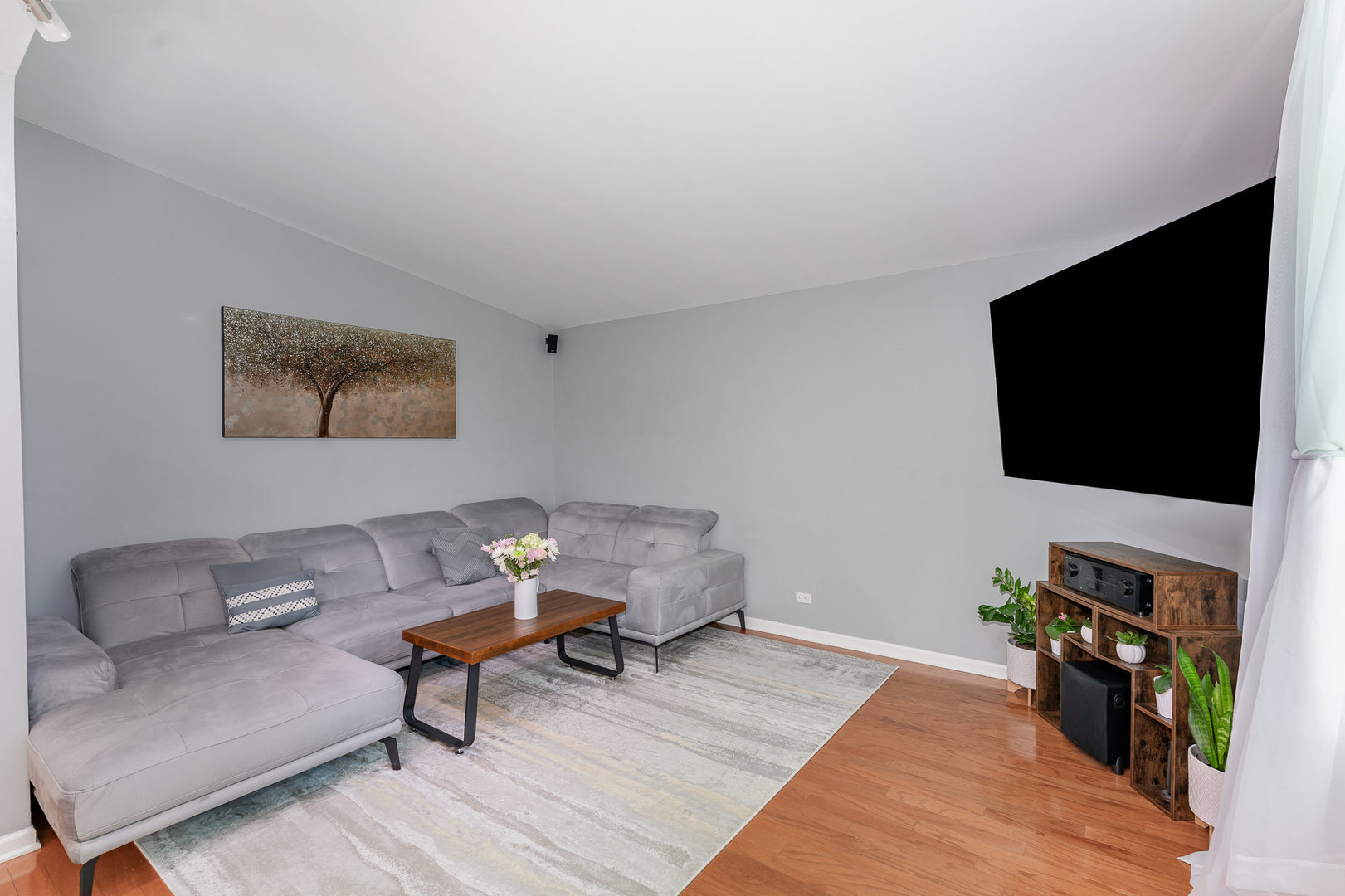 438 South Wolf Road Wheeling, IL 60090 - Photo 4 of 35 Gallery Image 4