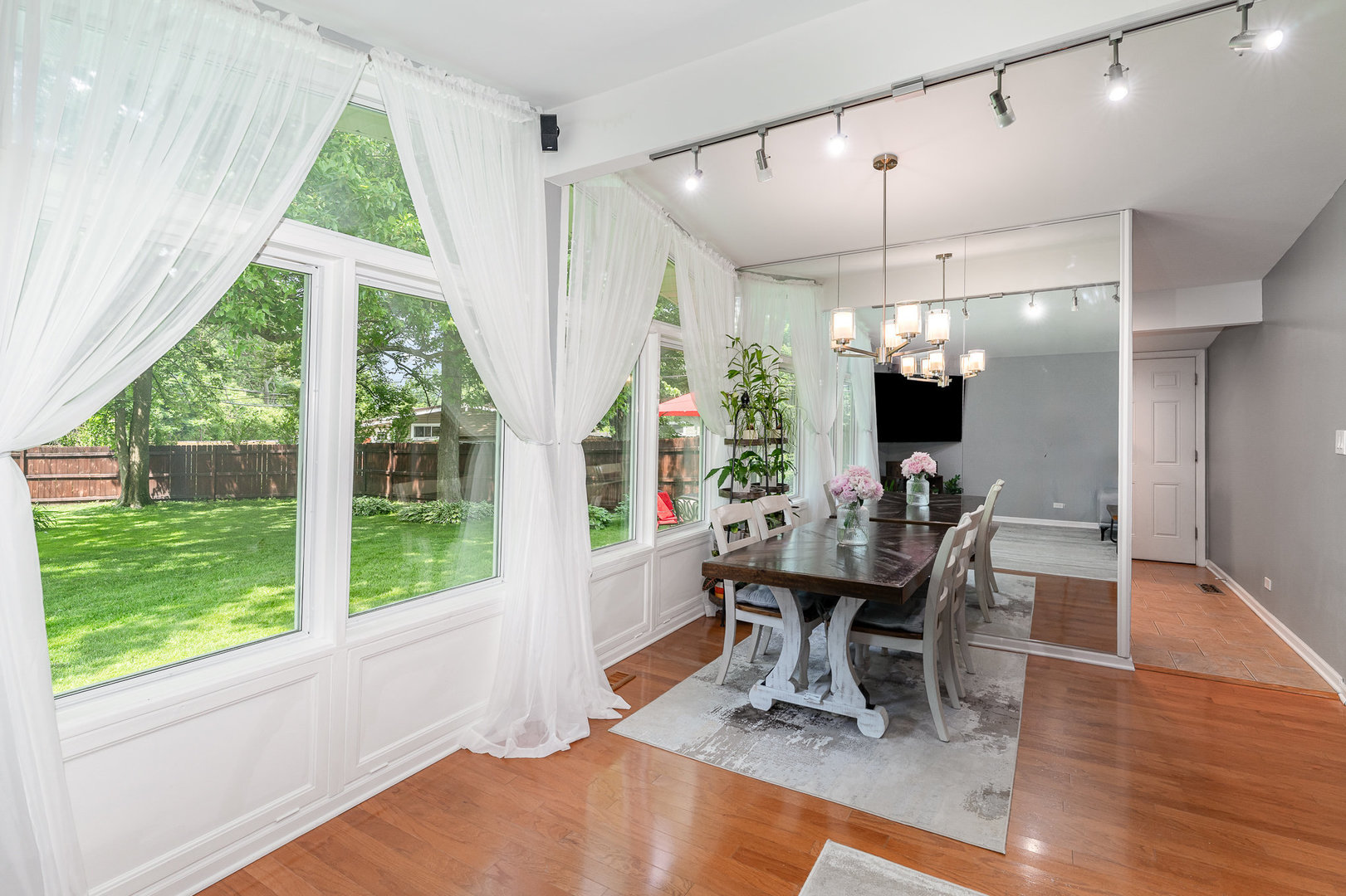 438 South Wolf Road Wheeling, IL 60090 - Photo 5 of 35 Gallery Image 5