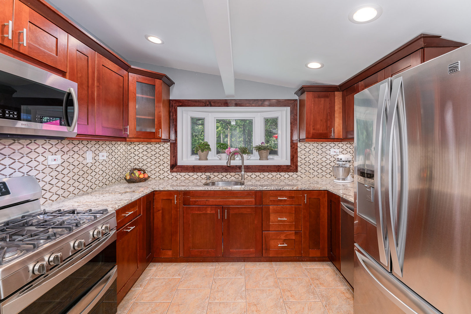 438 South Wolf Road Wheeling, IL 60090 - Photo 6 of 35 Gallery Image 6