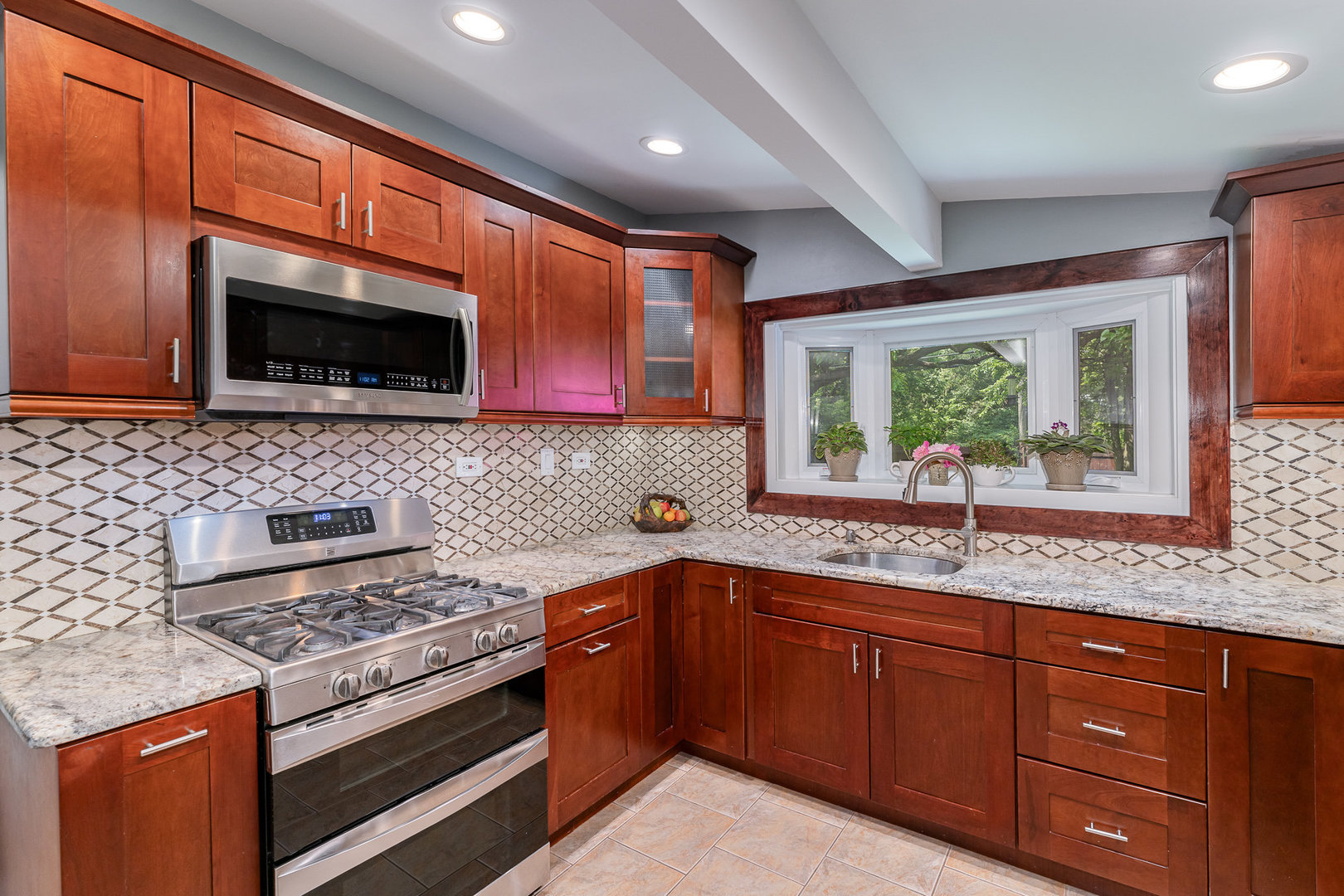 438 South Wolf Road Wheeling, IL 60090 - Photo 7 of 35 Gallery Image 7