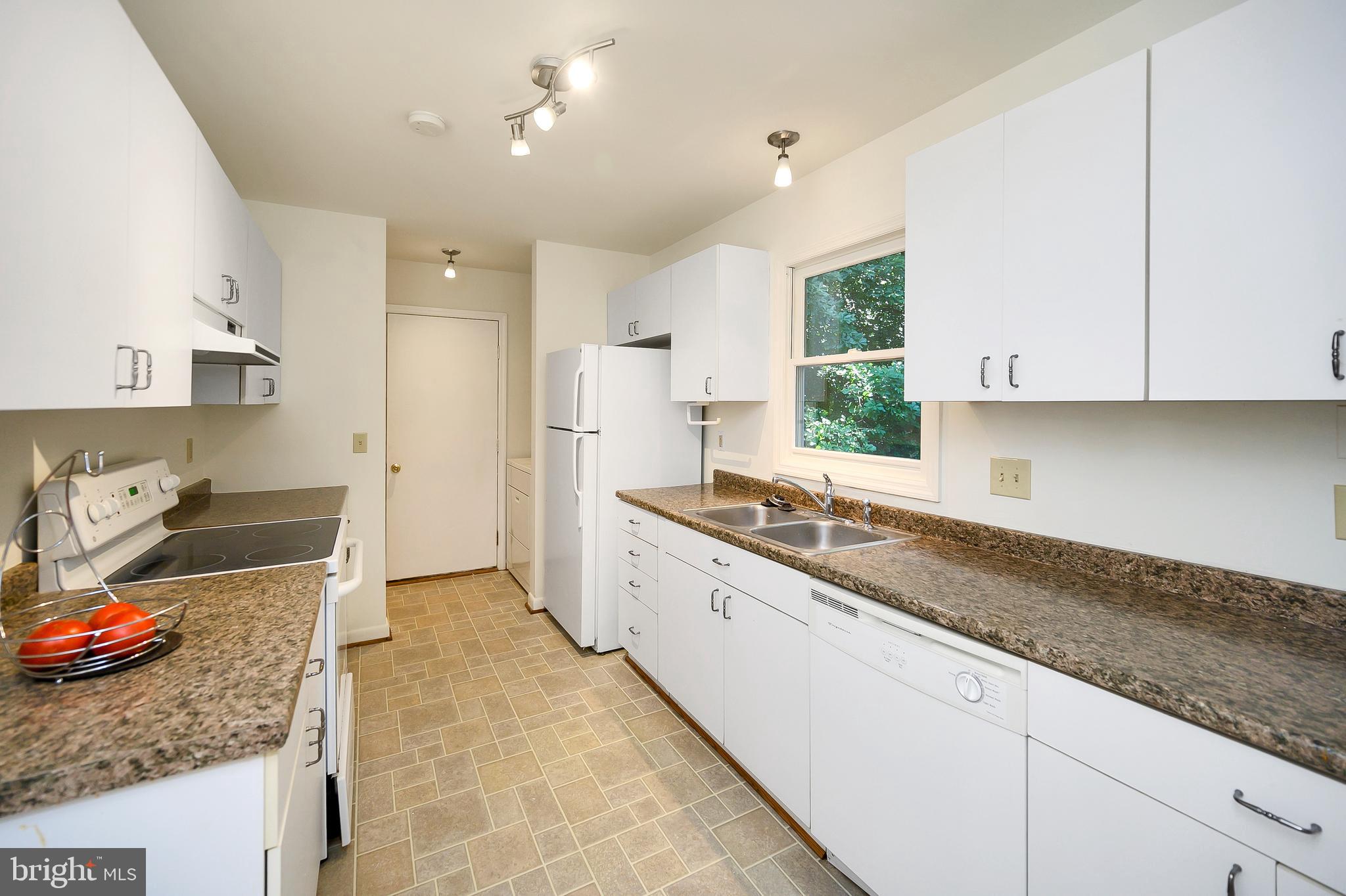 621 Harrison Circle Locust Grove, VA 22508 - Photo 12 of 34