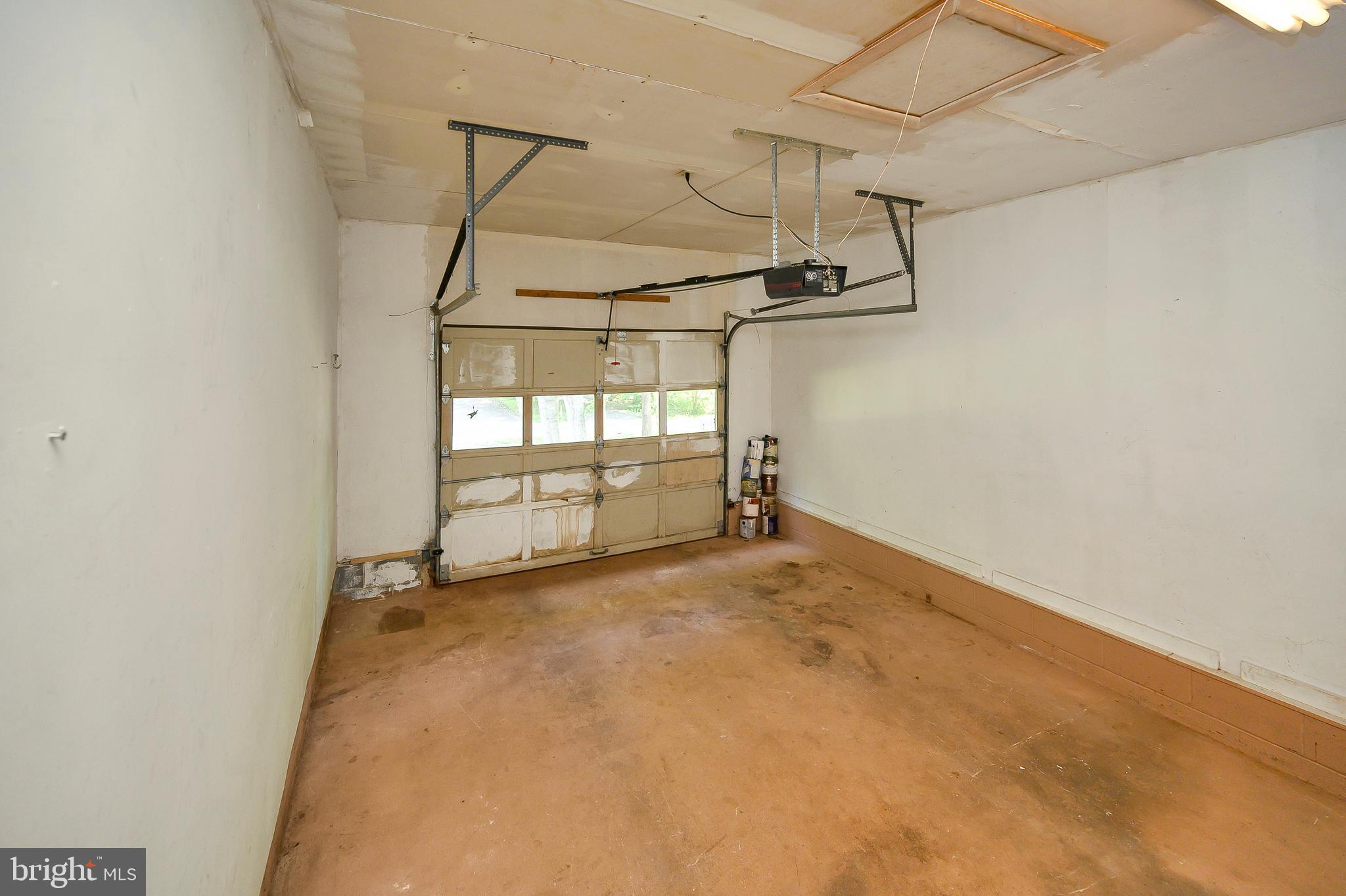 621 Harrison Circle Locust Grove, VA 22508 - Photo 19 of 34 Oversize Single Garage with auto opener