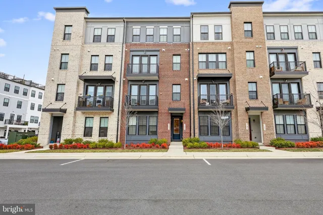 $600,000 | 21805 Croxley Terrace, Broadlands, VA 20148