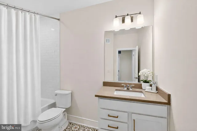 $600,000 | 21805 Croxley Terrace, Broadlands, VA 20148