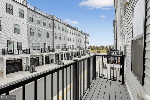 $600,000 | 21805 Croxley Terrace, Broadlands, VA 20148