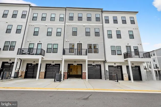 $600,000 | 21805 Croxley Terrace, Broadlands, VA 20148