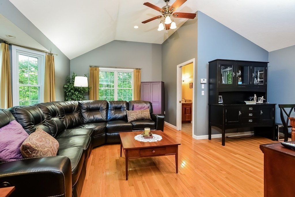 13 Auburn Road Franklin, MA 02038 - Photo 10 of 29 Gallery Image 10