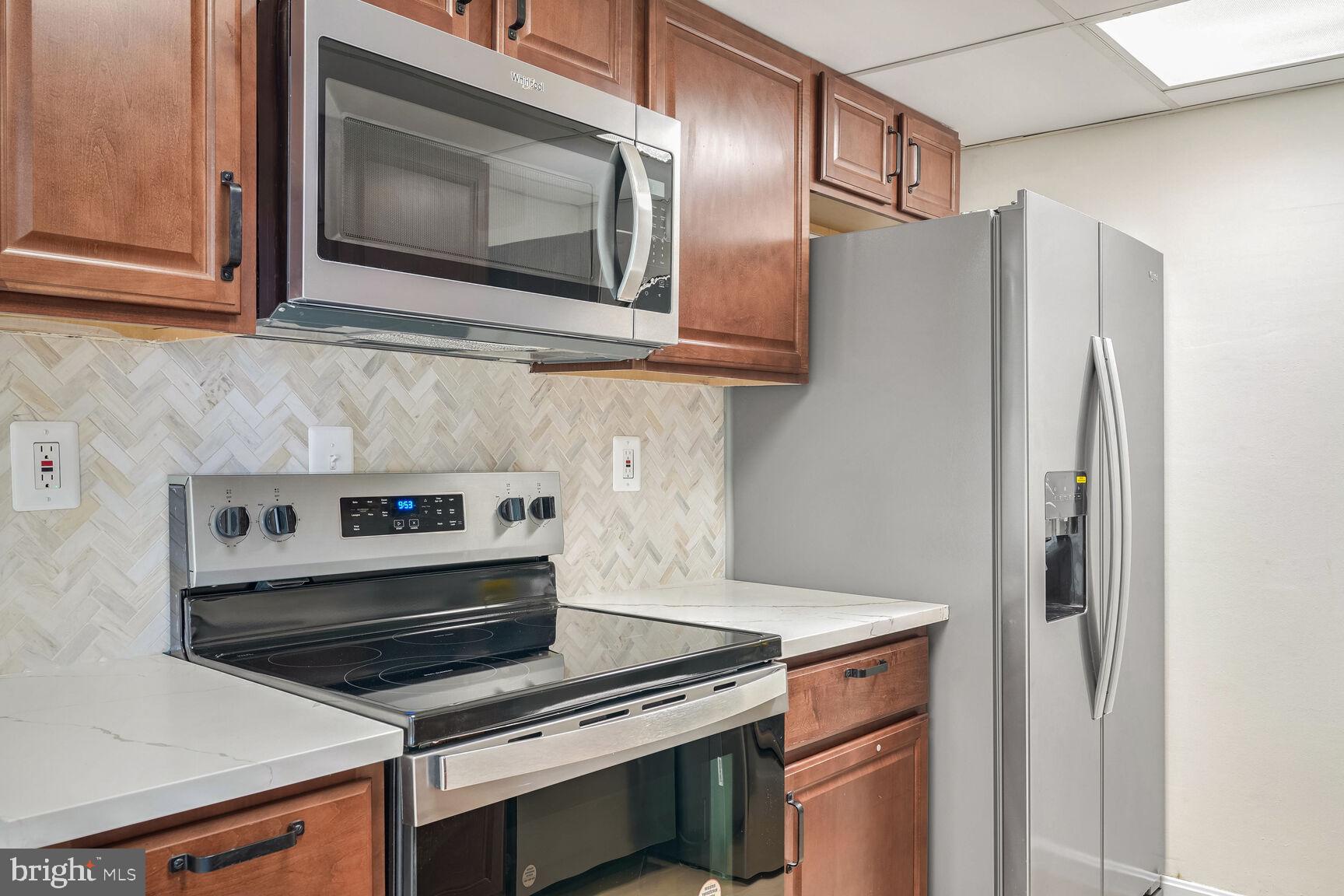 5911 Edsall Road, Unit 911 Alexandria, VA 22304 - Photo 11 of 31 Gallery Image 11