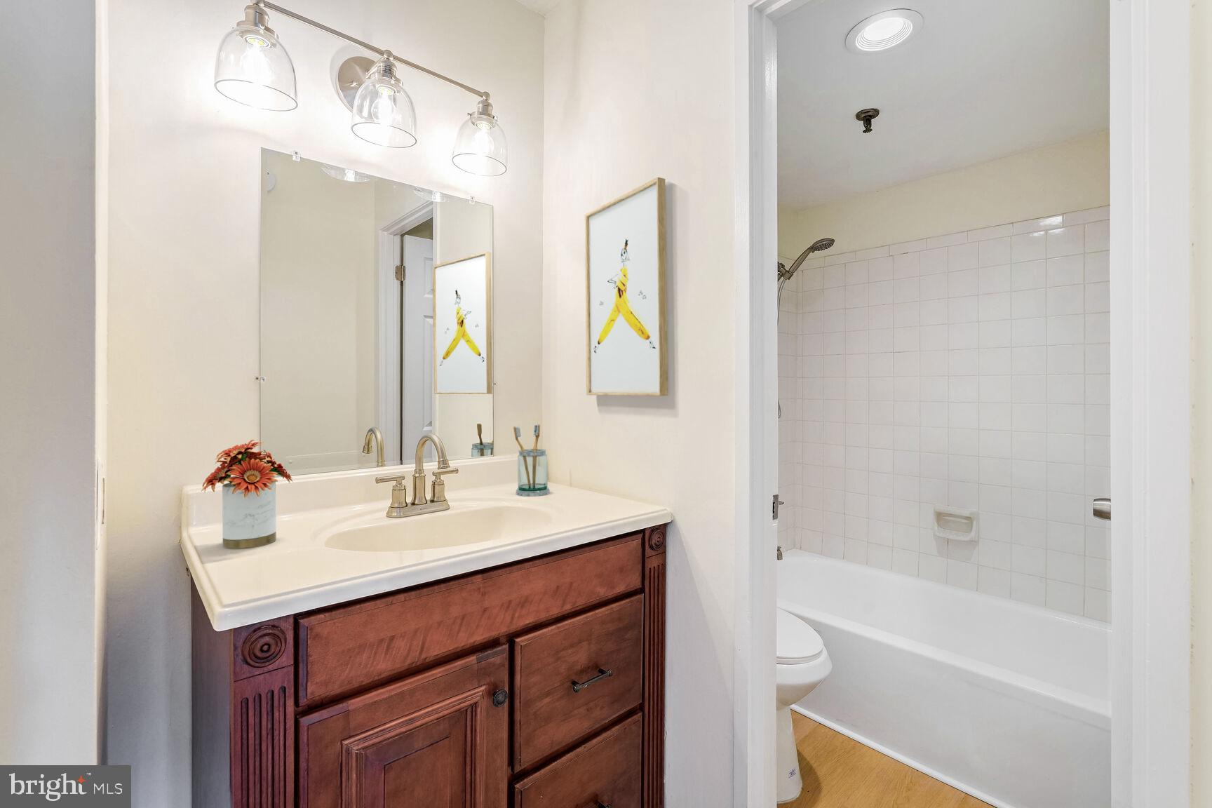 5911 Edsall Road, Unit 911 Alexandria, VA 22304 - Photo 22 of 31 The second full bathroom