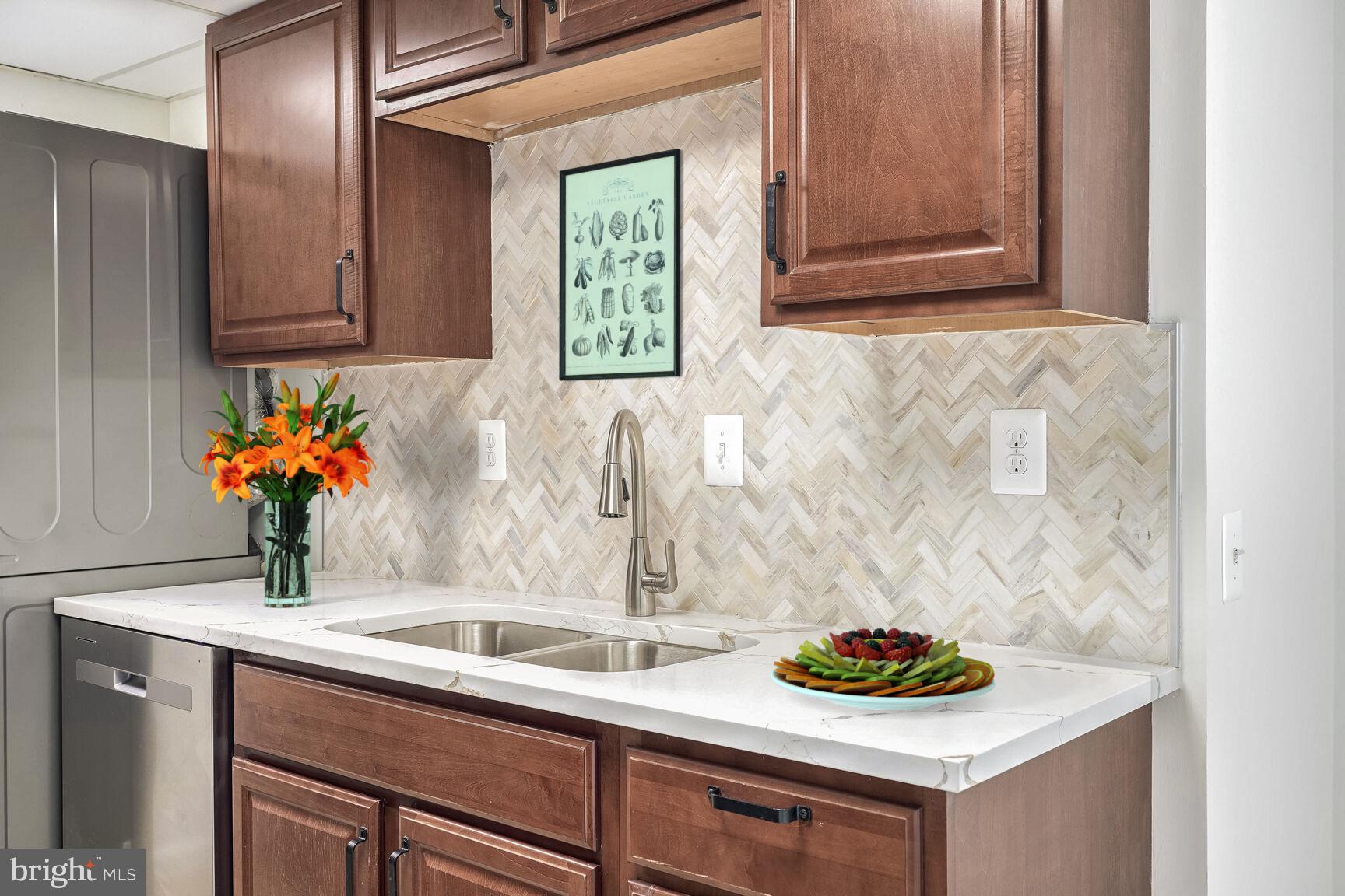 5911 Edsall Road, Unit 911 Alexandria, VA 22304 - Photo 8 of 31 Gallery Image 8