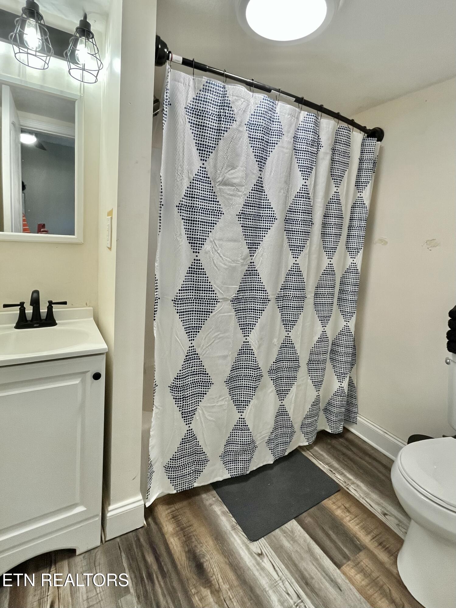 607 Church Street Loudon, TN 37774 - Photo 11 of 14 MASTER FULL BATH