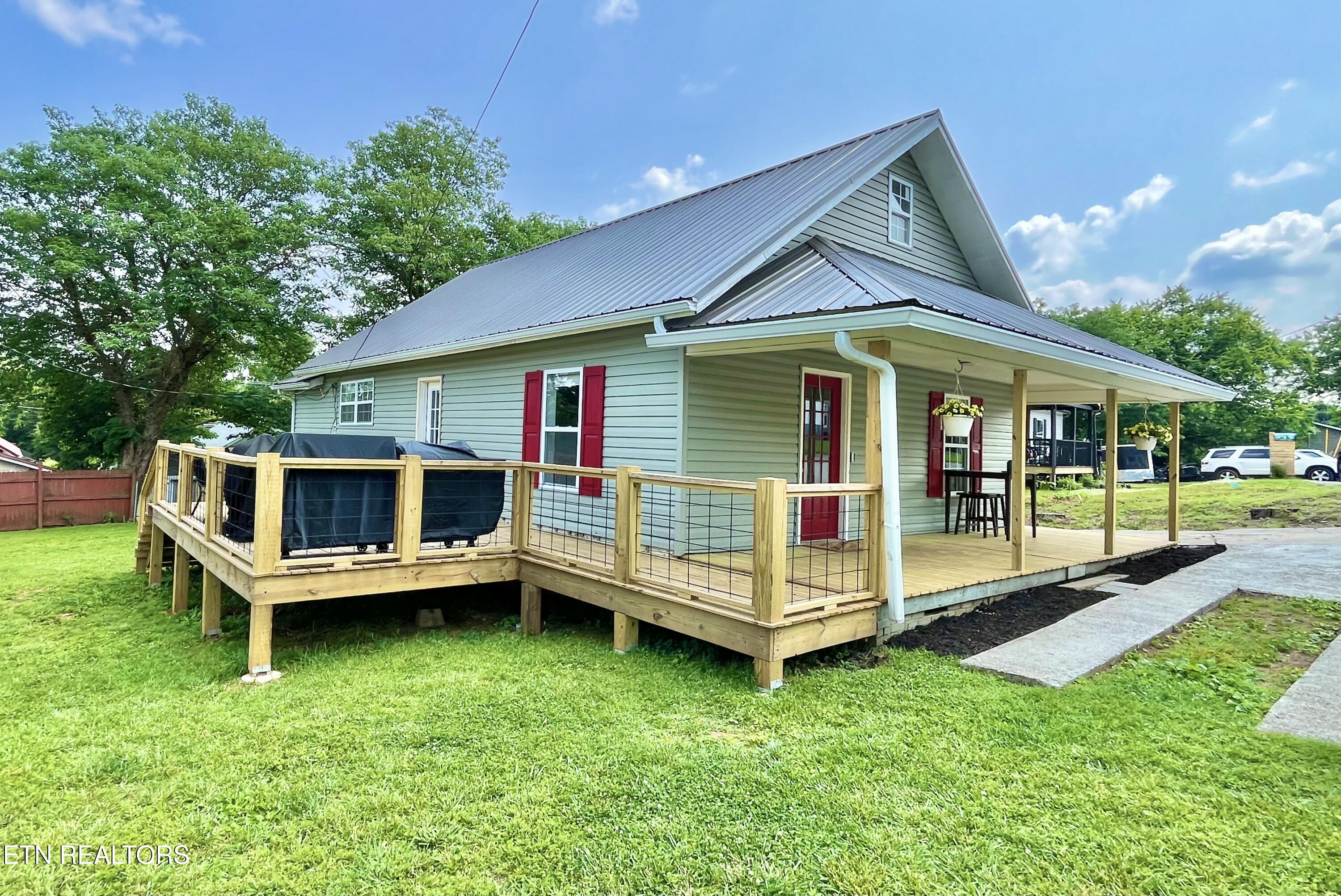 607 Church Street Loudon, TN 37774 - Photo 3 of 14 SIDE VIEW