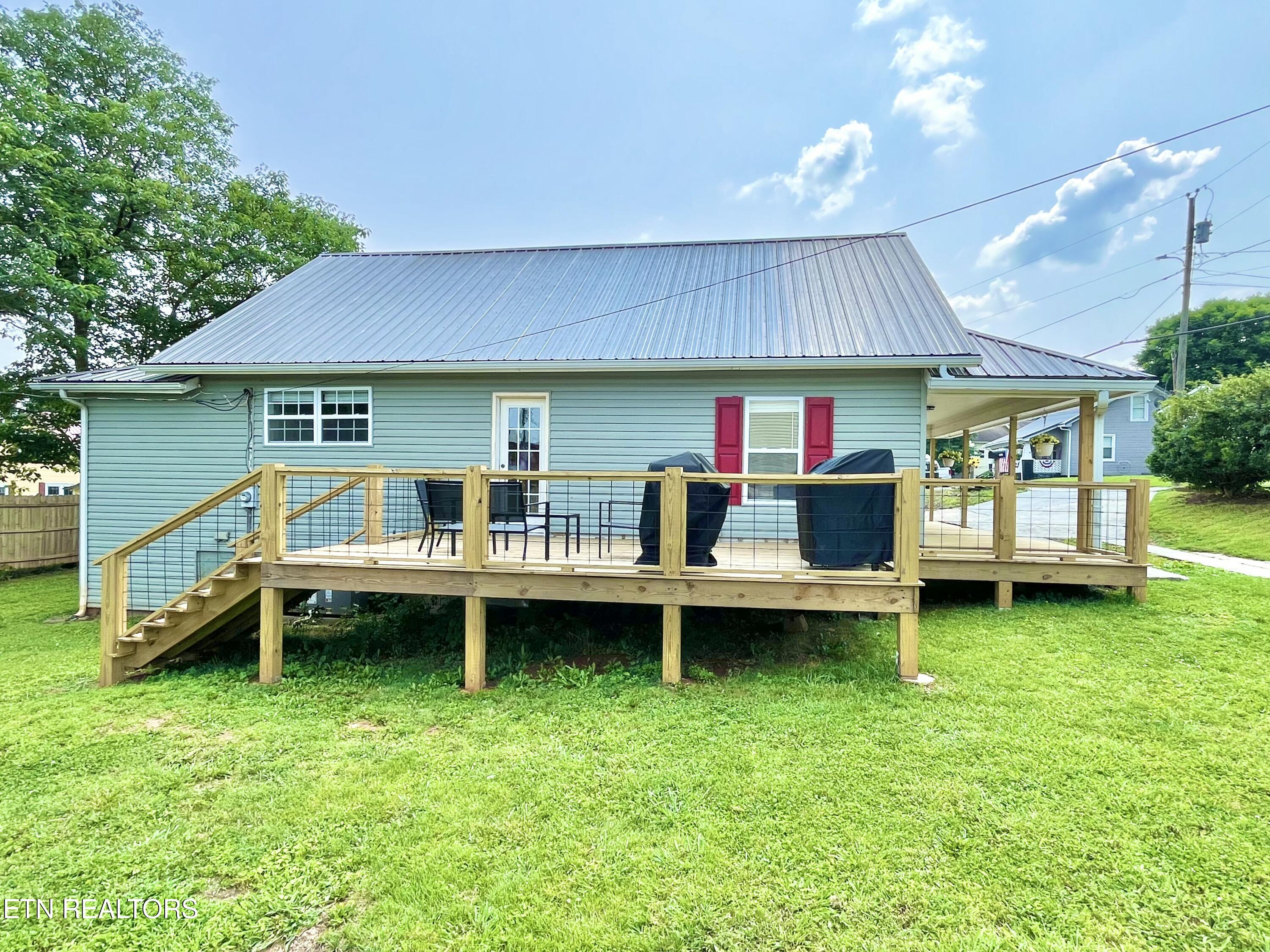 607 Church Street Loudon, TN 37774 - Photo 4 of 14 SIDE VIEW