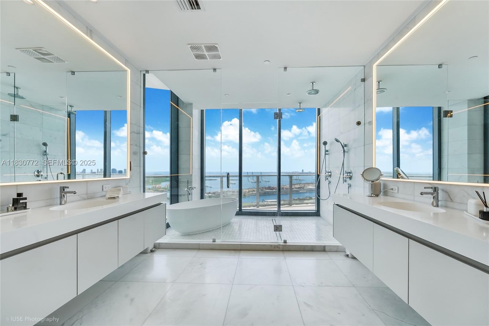 500 Alton Road, Unit 4401 Miami Beach, FL 33139 - Photo 12 of 34 a large bathroom with a large tub and sink