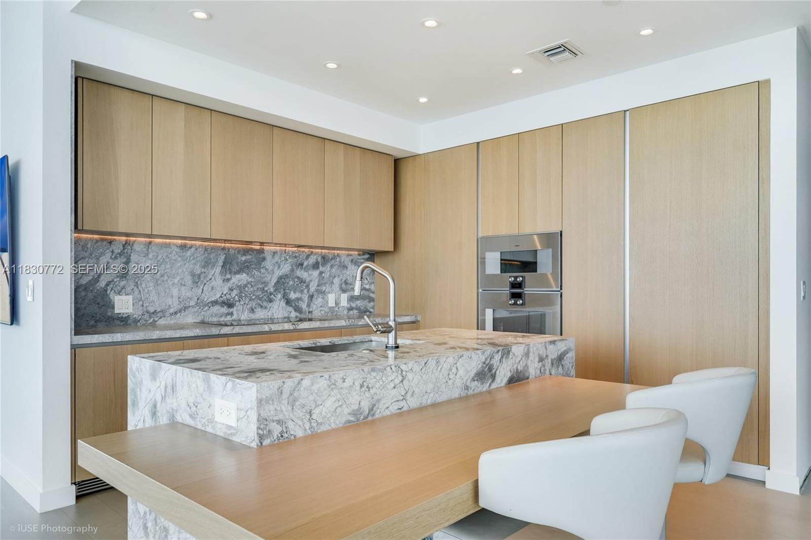 500 Alton Road, Unit 4401 Miami Beach, FL 33139 - Photo 4 of 34 a living room with furniture and a couch