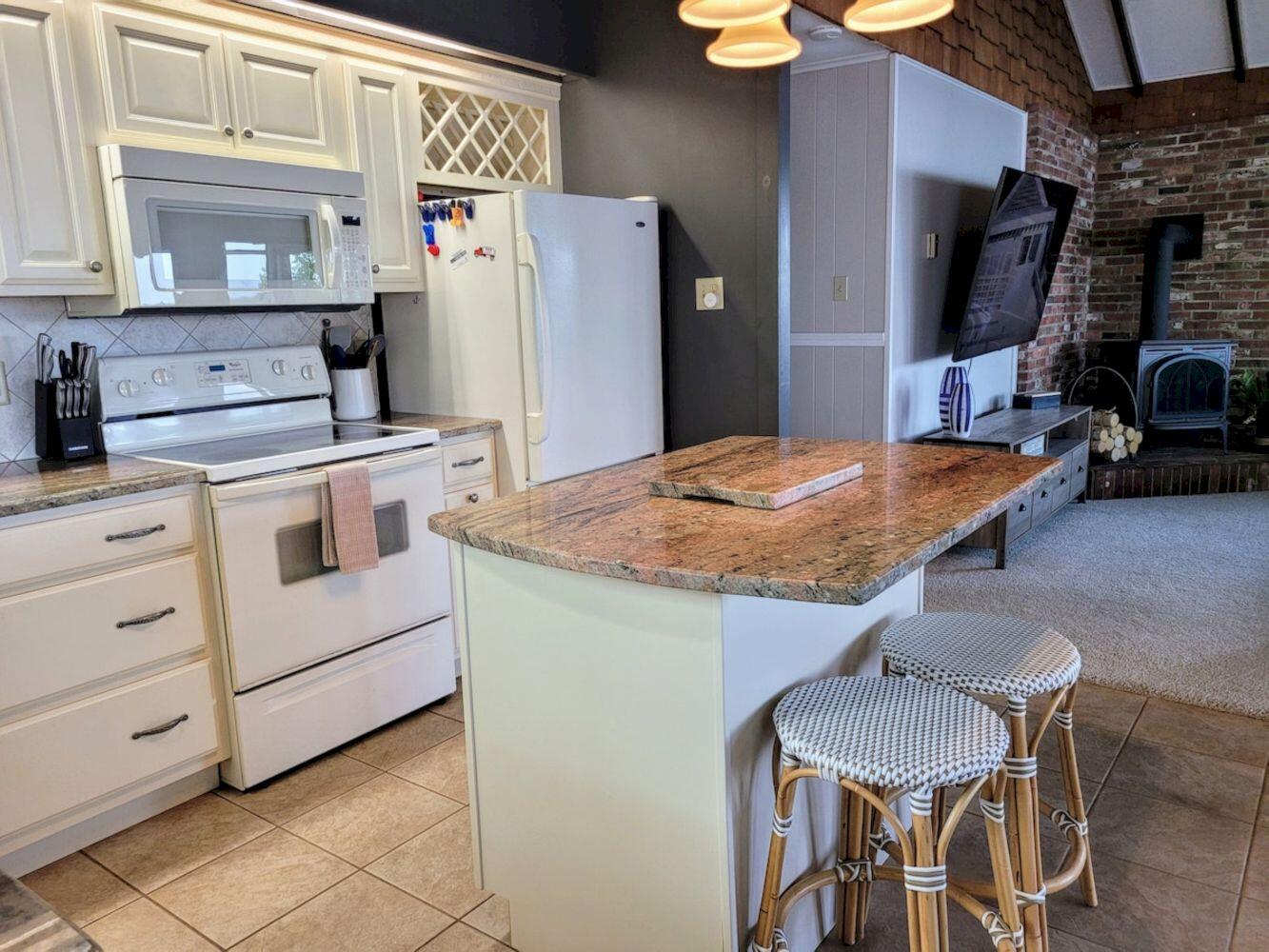 37 Williams Road Vassalboro, ME 04989 - Photo 12 of 164 Airbnb_Download_1398431716637173492_10_r