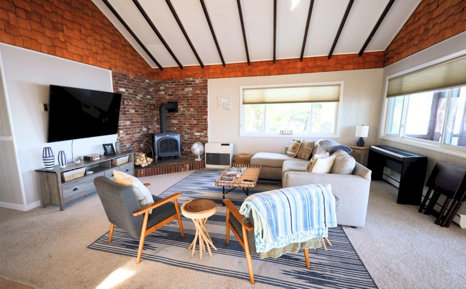 37 Williams Road Vassalboro, ME 04989 - Photo 15 of 164 Airbnb_Download_1398431716637173492_9_re