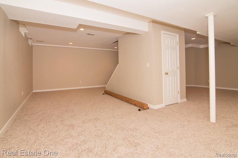 1778 Chase Drive Rochester, MI 48307 - Photo 27 of 36 9550_Chase_w.jpg