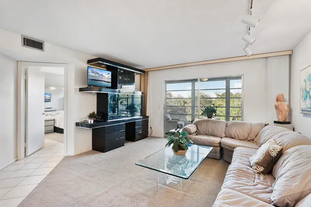 $125,000 | 1606 Abaco Drive, Unit E3, Coconut Creek, FL 33066