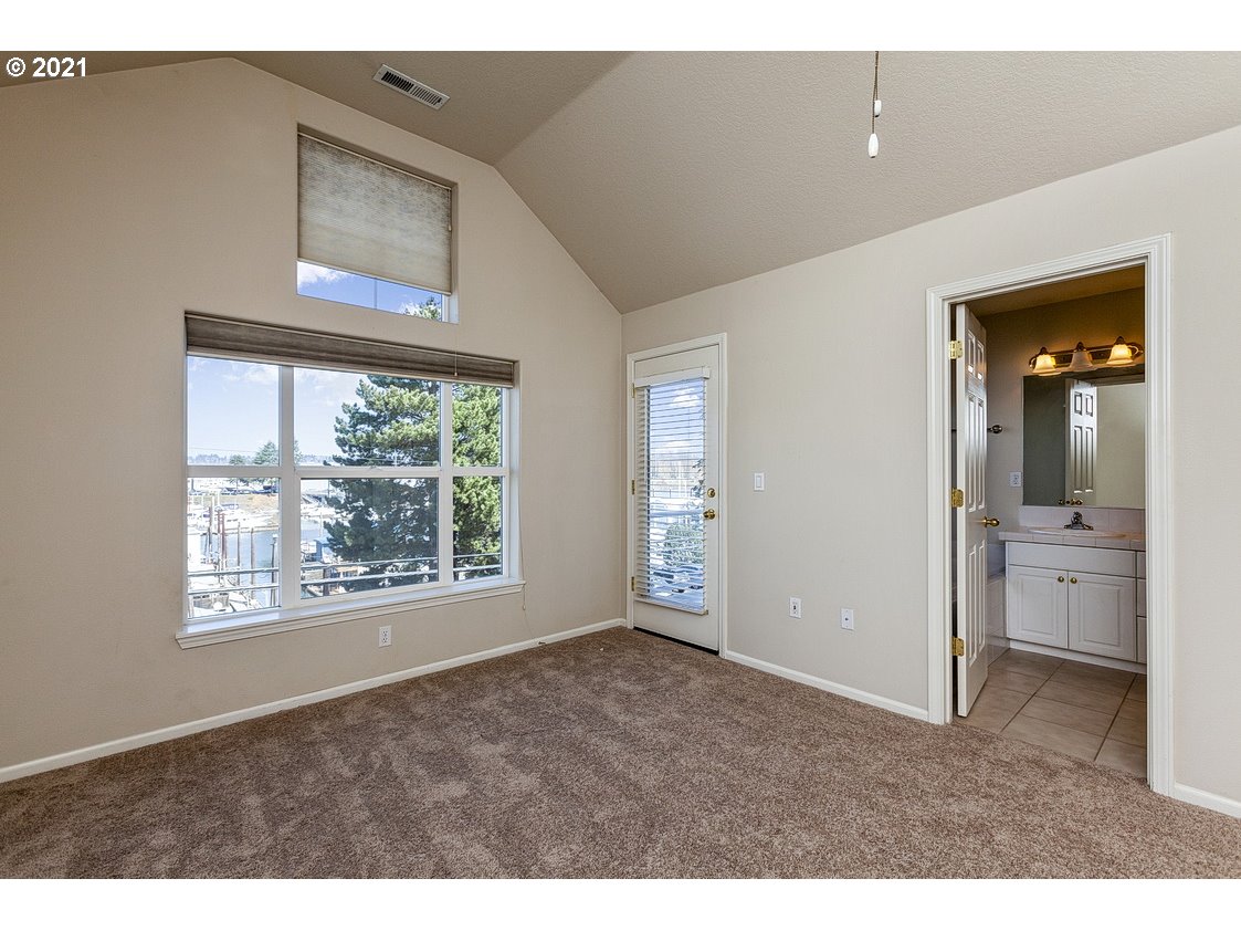 542 Northeast Bridgeton Road Portland, OR 97211 - Photo 14 of 31 Gallery Image 14