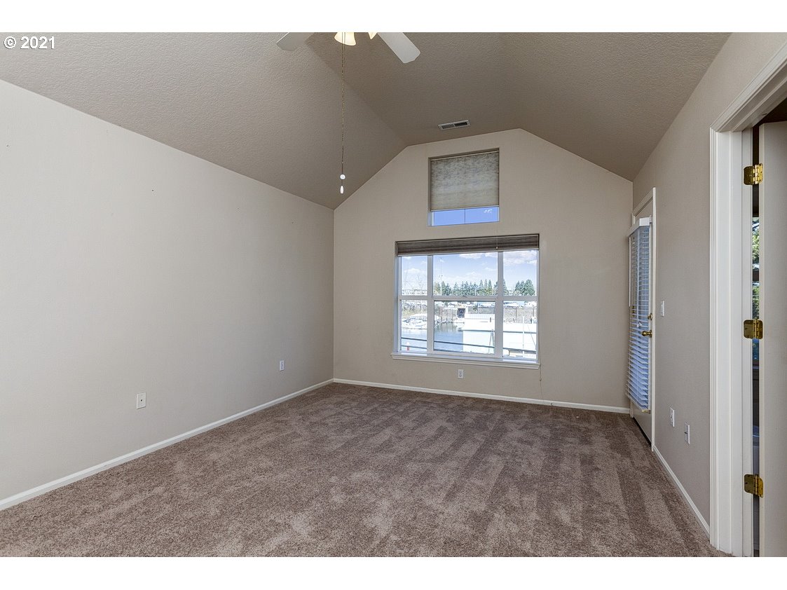 542 Northeast Bridgeton Road Portland, OR 97211 - Photo 15 of 31 Gallery Image 15