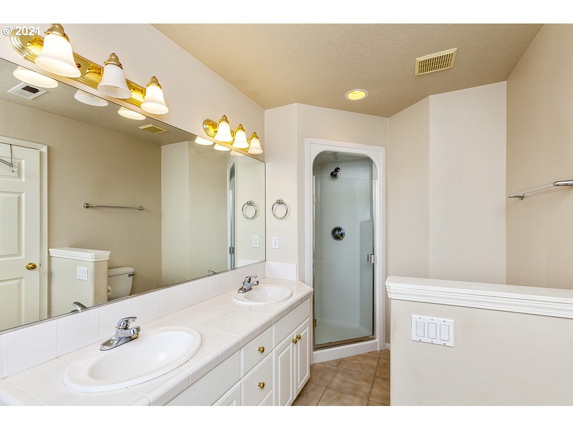 542 Northeast Bridgeton Road Portland, OR 97211 - Photo 18 of 31 Gallery Image 18