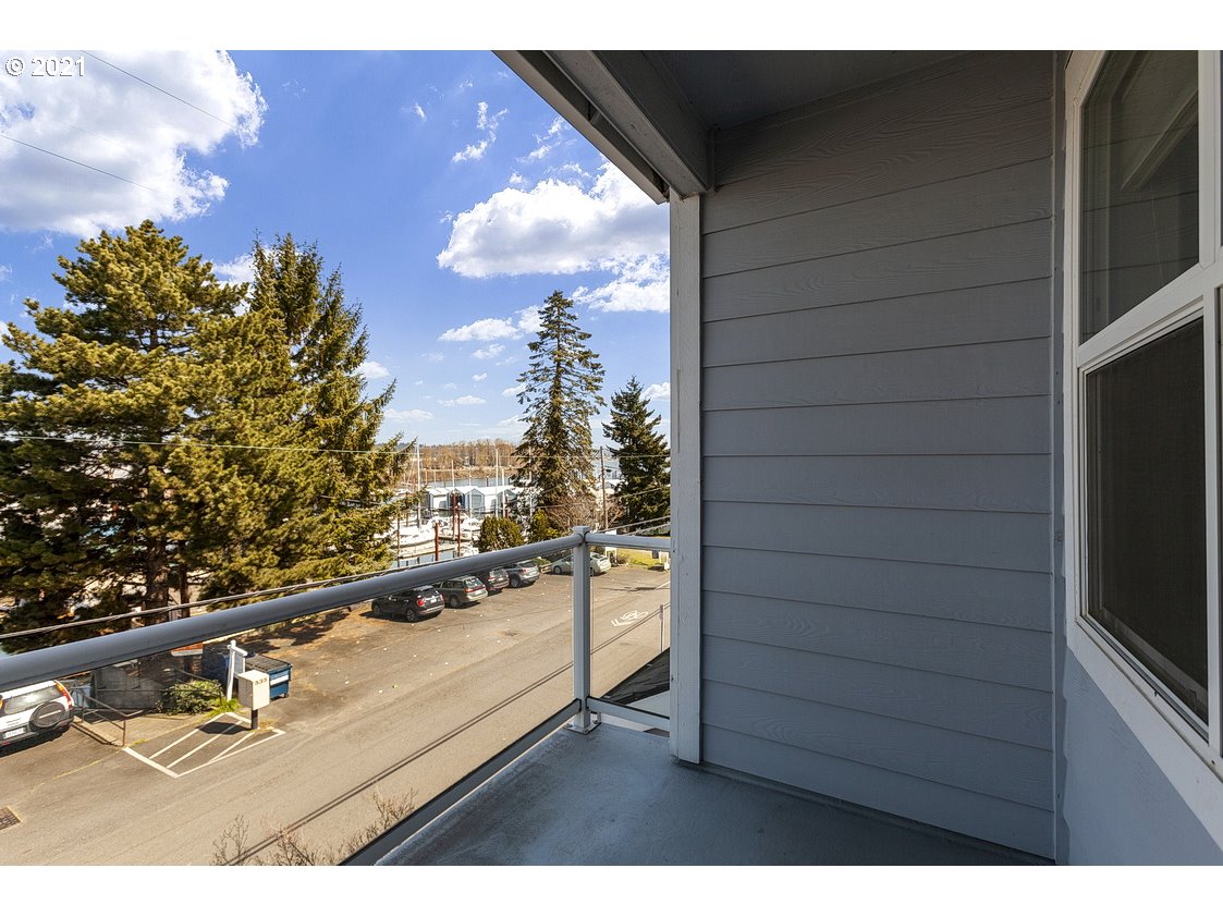 542 Northeast Bridgeton Road Portland, OR 97211 - Photo 21 of 31 Gallery Image 21
