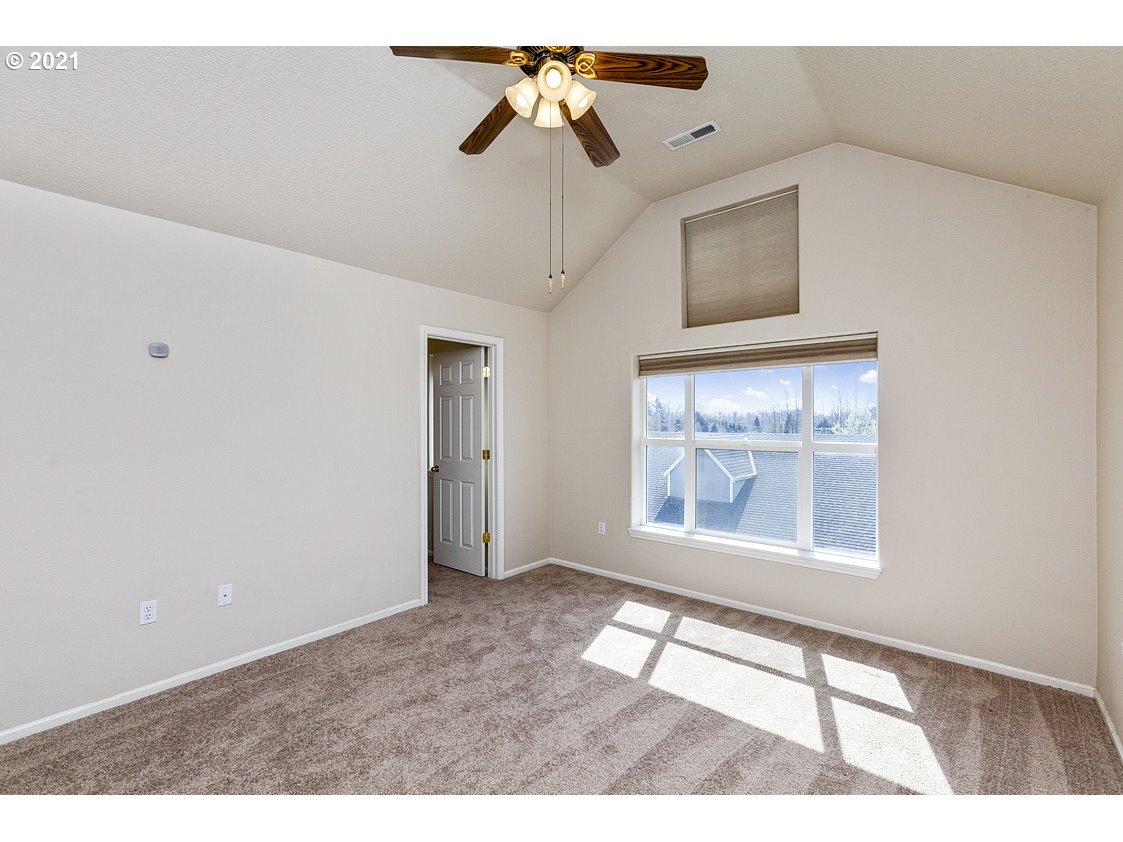 542 Northeast Bridgeton Road Portland, OR 97211 - Photo 24 of 31 Gallery Image 24
