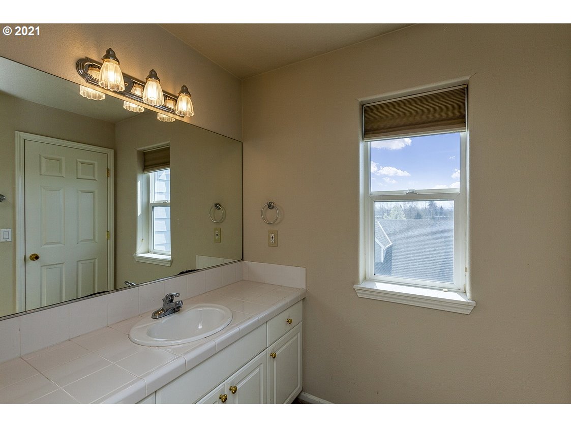 542 Northeast Bridgeton Road Portland, OR 97211 - Photo 26 of 31 Gallery Image 26