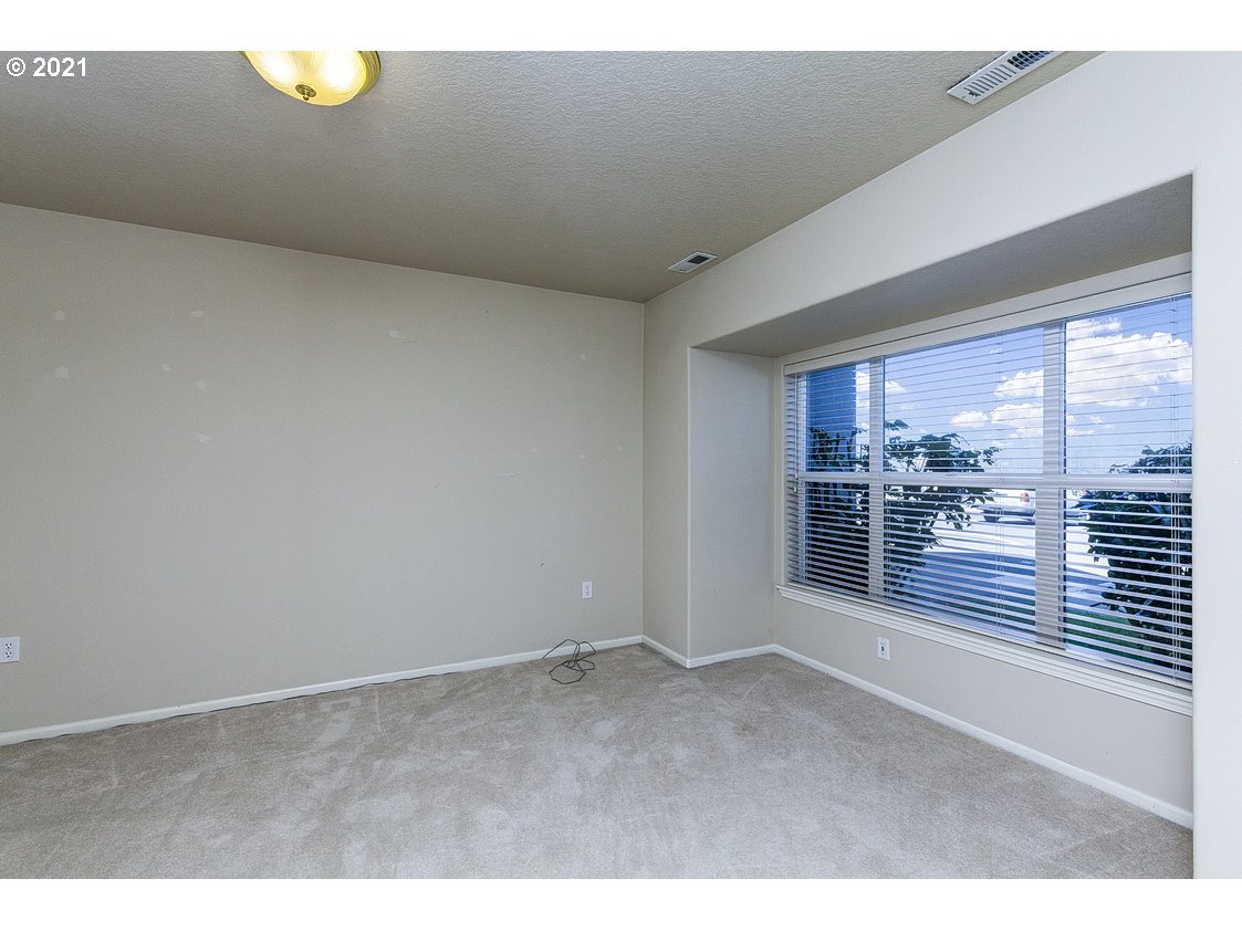 542 Northeast Bridgeton Road Portland, OR 97211 - Photo 28 of 31 Gallery Image 28