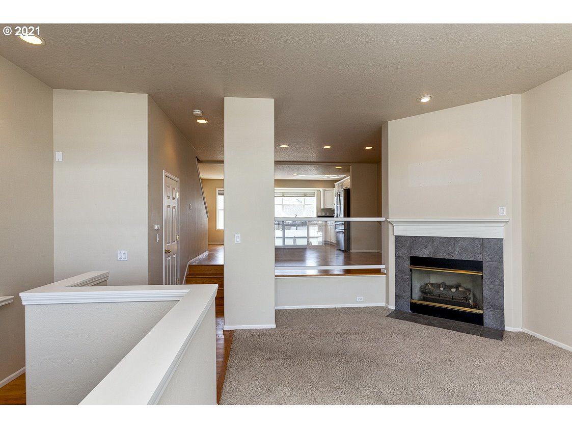 542 Northeast Bridgeton Road Portland, OR 97211 - Photo 4 of 31 Gallery Image 4