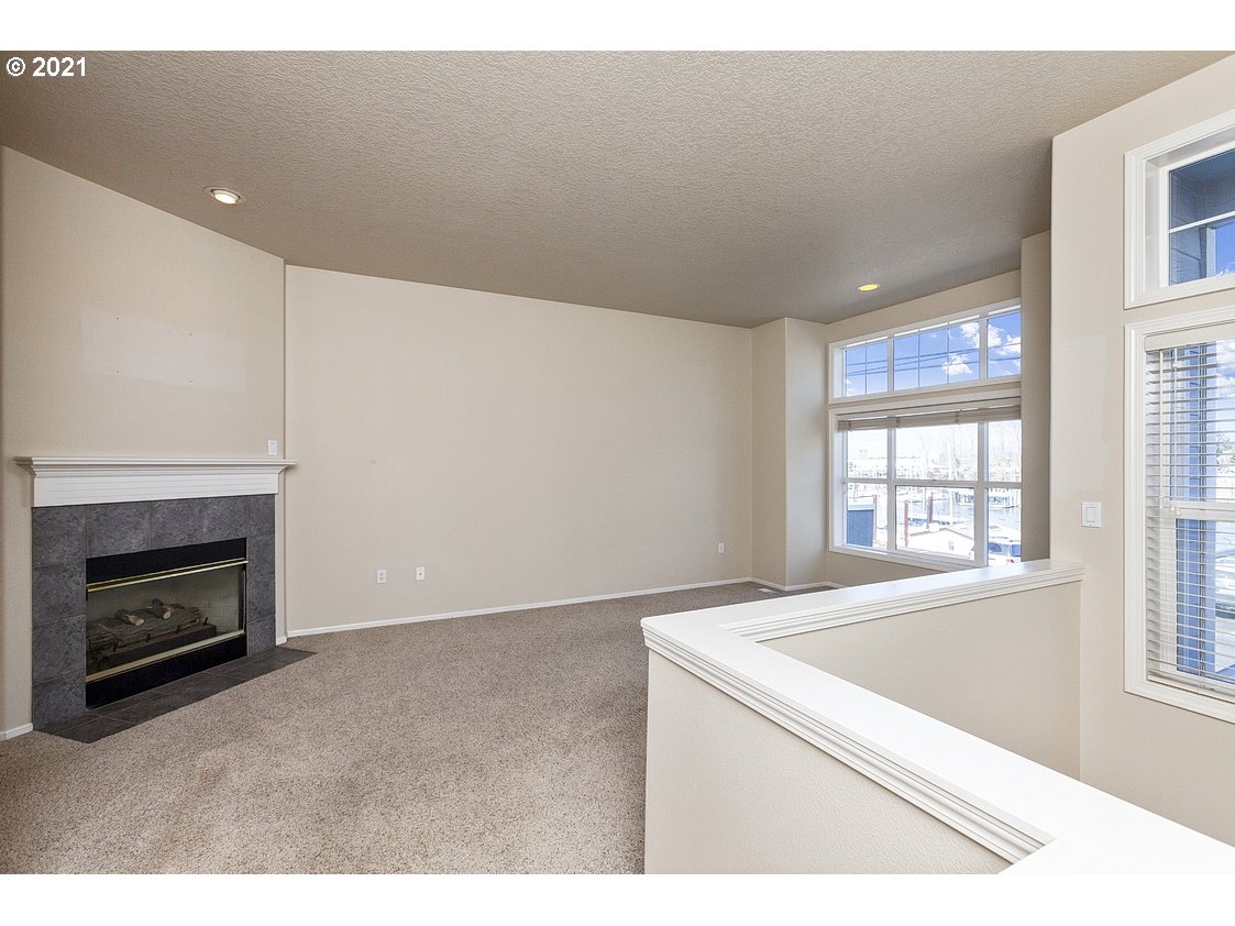 542 Northeast Bridgeton Road Portland, OR 97211 - Photo 5 of 31 Gallery Image 5