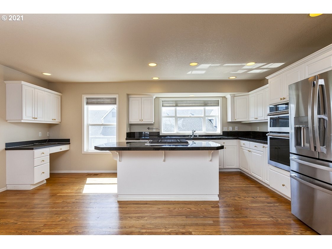542 Northeast Bridgeton Road Portland, OR 97211 - Photo 6 of 31 Gallery Image 6