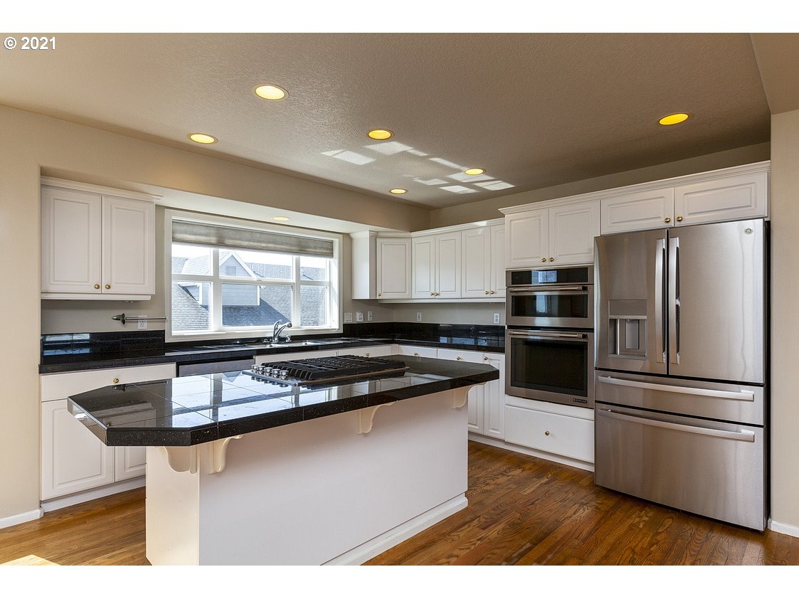 542 Northeast Bridgeton Road Portland, OR 97211 - Photo 7 of 31 Gallery Image 7