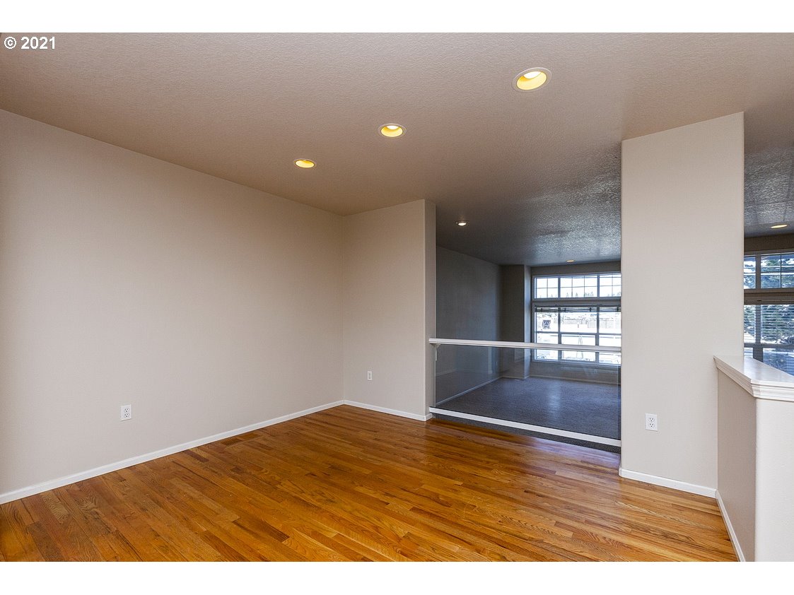 542 Northeast Bridgeton Road Portland, OR 97211 - Photo 10 of 31 Gallery Image 10