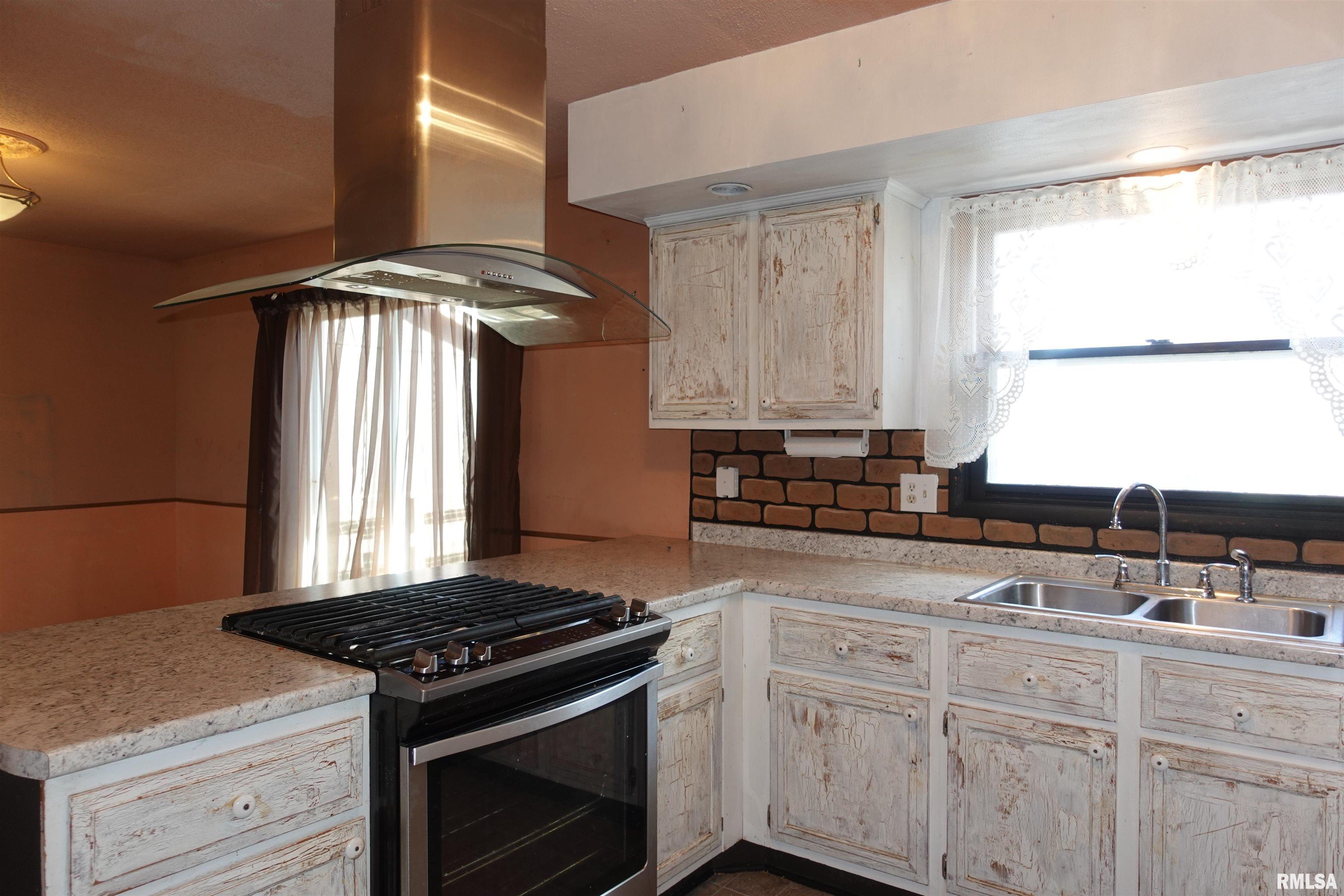 110 Sunshine Drive Rio, IL 61472 - Photo 13 of 35 Gallery Image 13