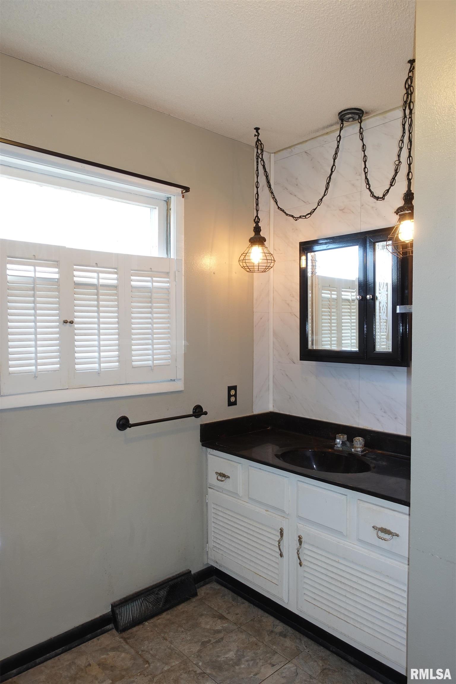 110 Sunshine Drive Rio, IL 61472 - Photo 29 of 35 Gallery Image 29