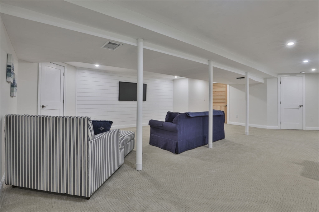 11 Gerry Road Lynnfield, MA 01940 - Photo 29 of 39 Gallery Image 29