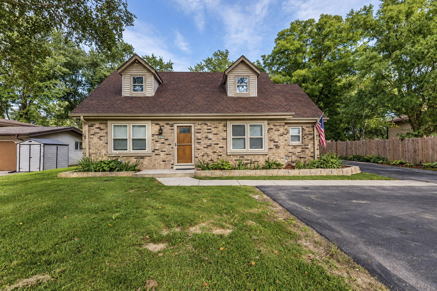 10166 South Nicholson Road Oak Creek, WI 53154 - Photo 1 of 22 1-d3e08ba8-61d0-4280-987e-0fa35ec8d14d