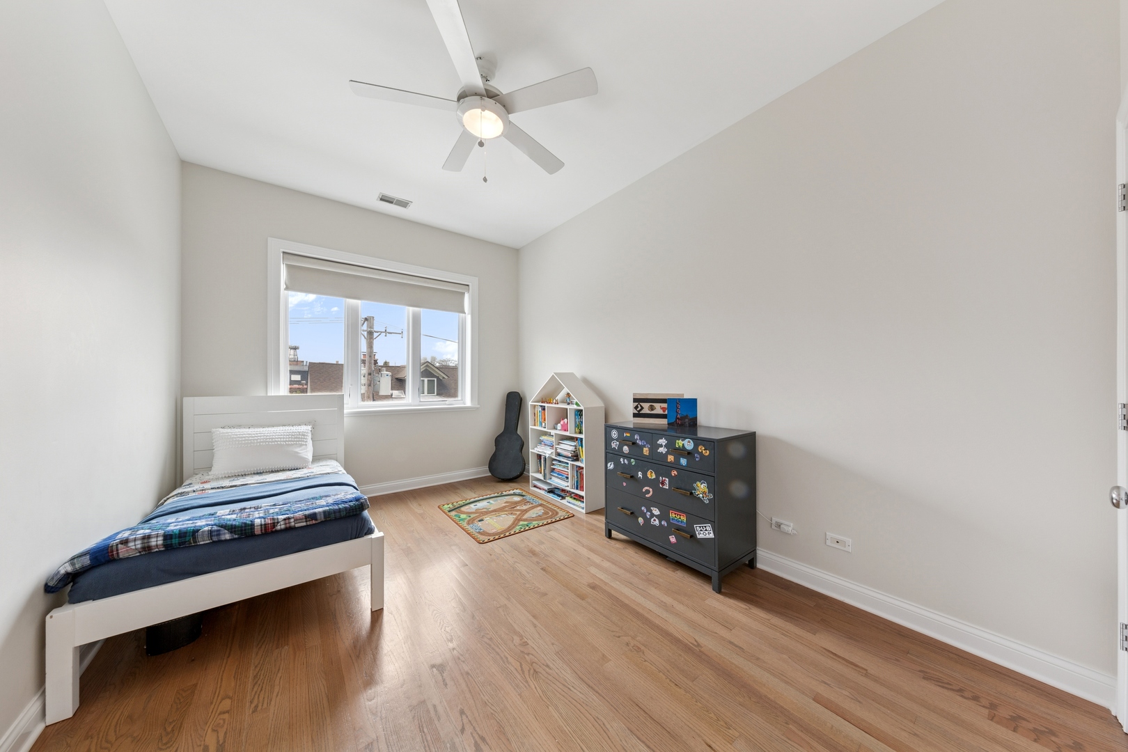 802 West Wolfram Street, Unit 3S Chicago, IL 60657 - Photo 13 of 18 a bedroom with furniture and window