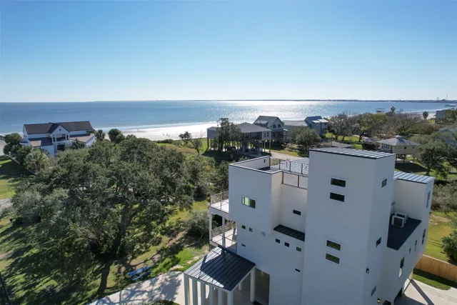 $1,400,000 | 637 Bay Vista Drive, Seabrook, TX 77586