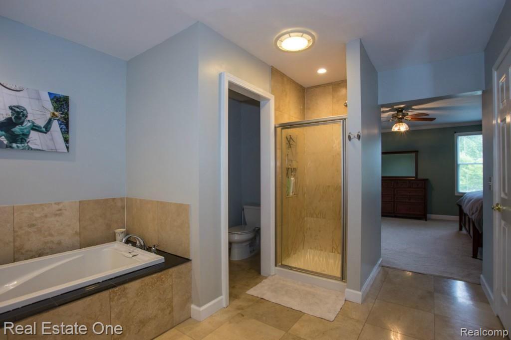 24447 Jamestowne Road Novi, MI 48375 - Photo 23 of 35 9Jamestowne-mbath1.jpg