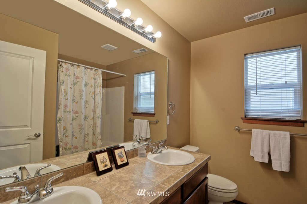 3619 164th Street Southeast Bothell, WA 98012 - Photo 17 of 21 Gallery Image 17