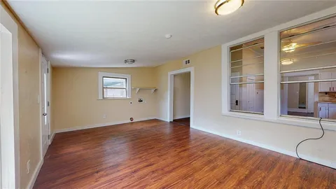 $395,000 | 512 South Brighton Avenue, Dallas, TX 75208