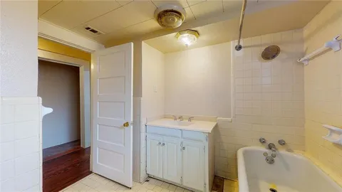 $395,000 | 512 South Brighton Avenue, Dallas, TX 75208