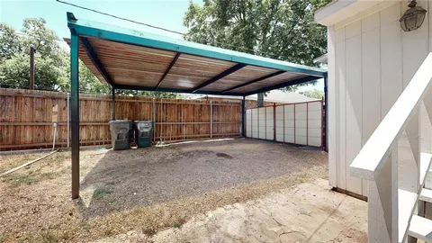 $395,000 | 512 South Brighton Avenue, Dallas, TX 75208