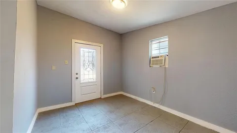 $395,000 | 512 South Brighton Avenue, Dallas, TX 75208