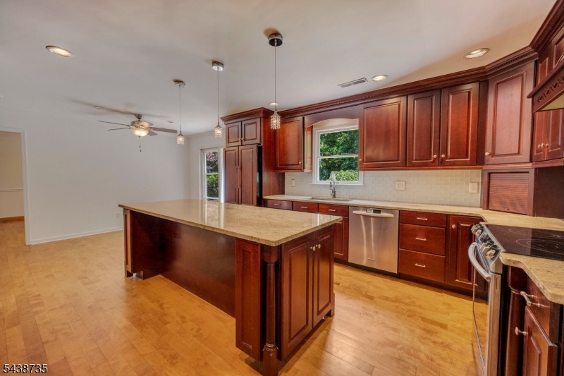 8 Glen Eagles Road Washington, NJ 07882 - Photo 7 of 41