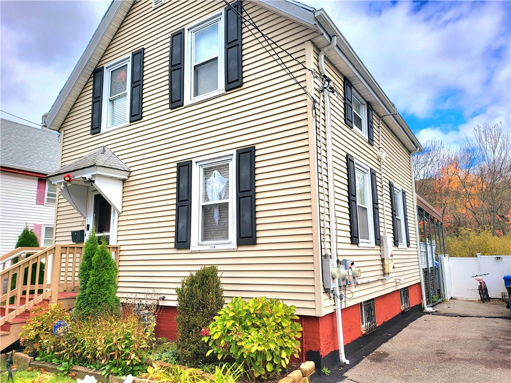 70 Perkins Avenue Cranston, RI 02910 - Photo 3 of 19