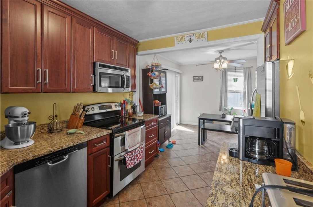 70 Perkins Avenue Cranston, RI 02910 - Photo 4 of 19